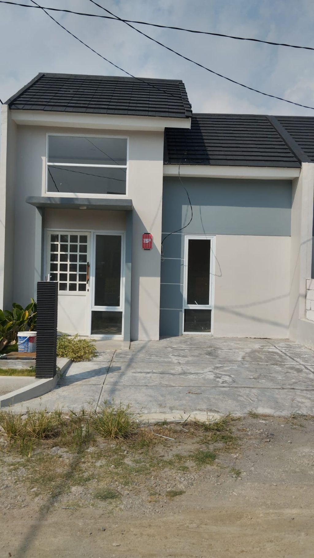 foto tampak rumah tipe SUISEN 32X66 perumahan MUARA GARDEN JAVANA