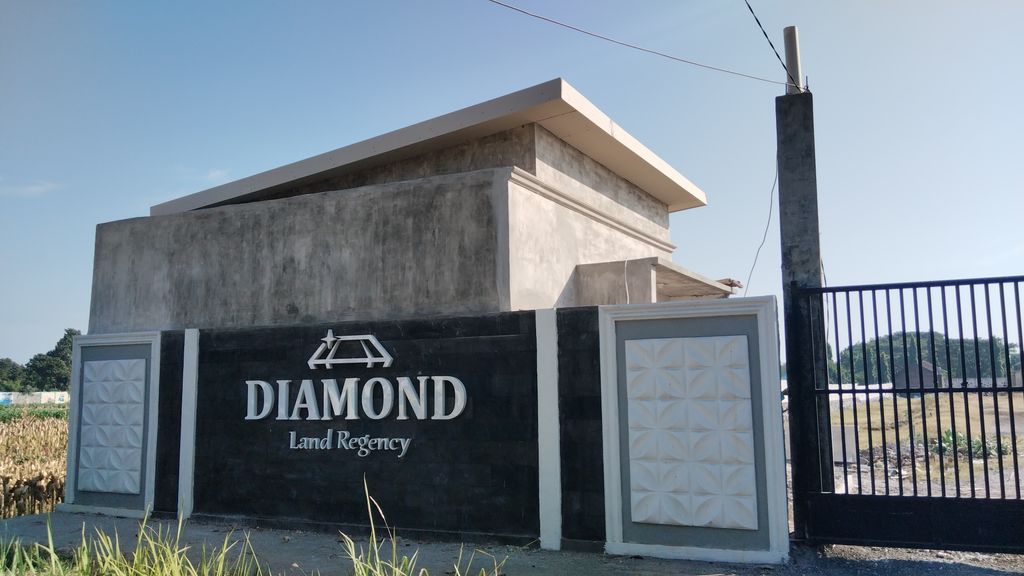 foto gerbang perumahan DIAMOND LAND