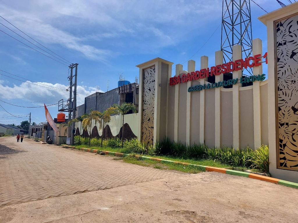 foto gerbang perumahan ESA GARDEN RESIDENCE 1 TAHAP 3