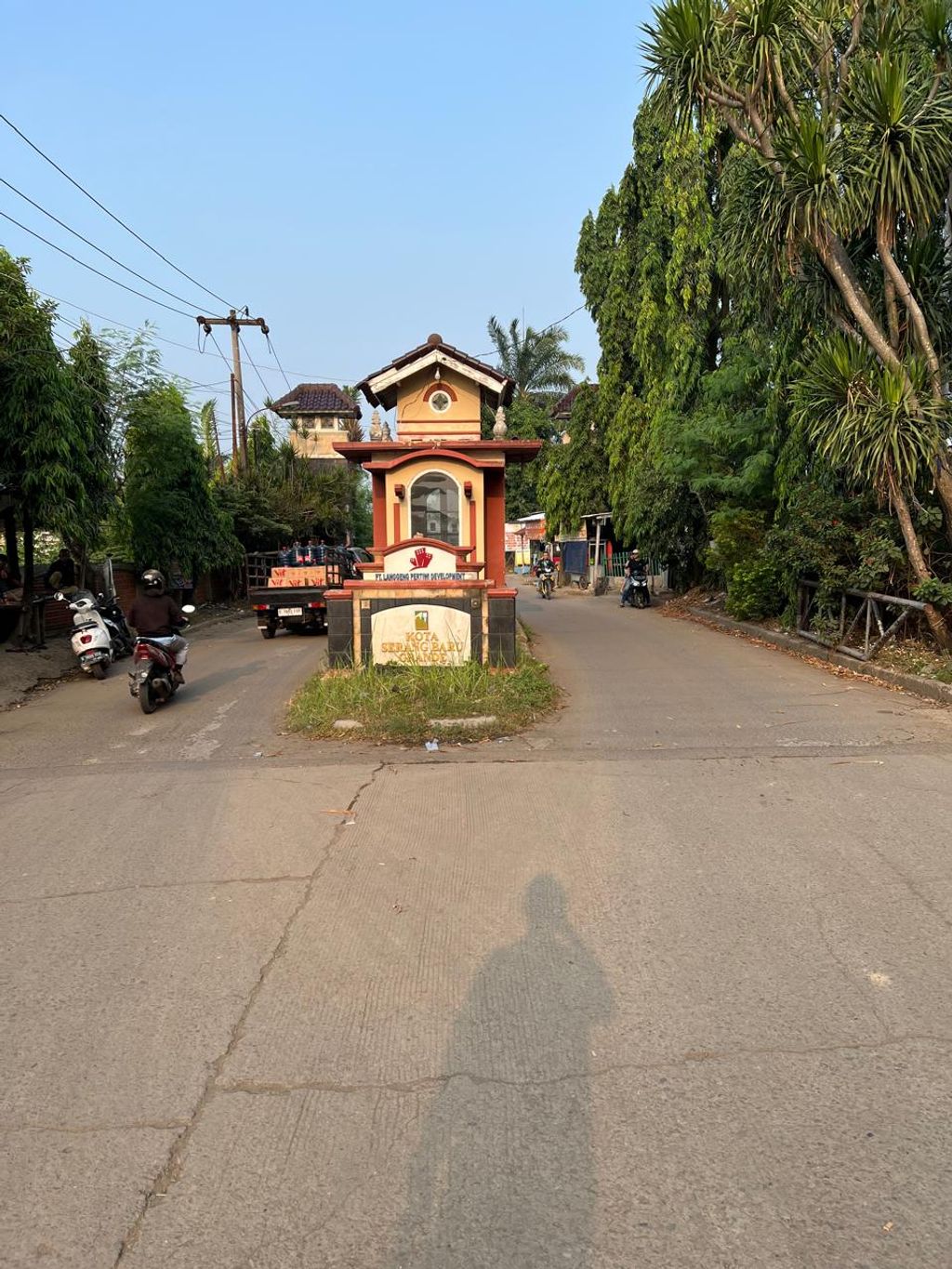 foto gerbang perumahan KOTA SERANG BARU SPS