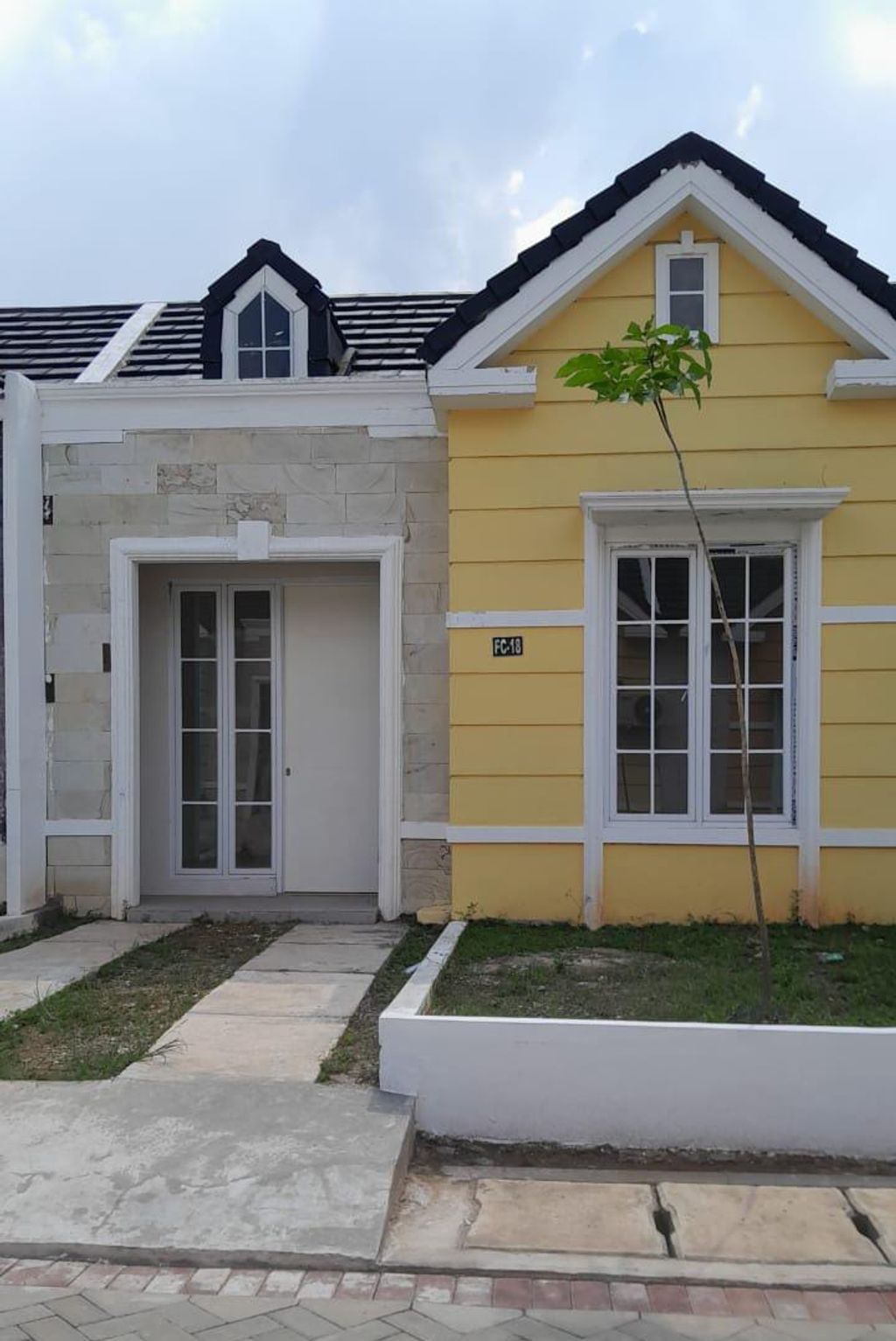 foto tampak rumah tipe 36/129 perumahan BRITANIA BEKASI (TAHAP 2)