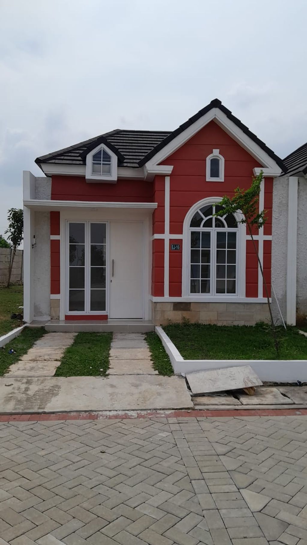 foto tampak rumah tipe 42/96 perumahan BRITANIA BEKASI (TAHAP 2)