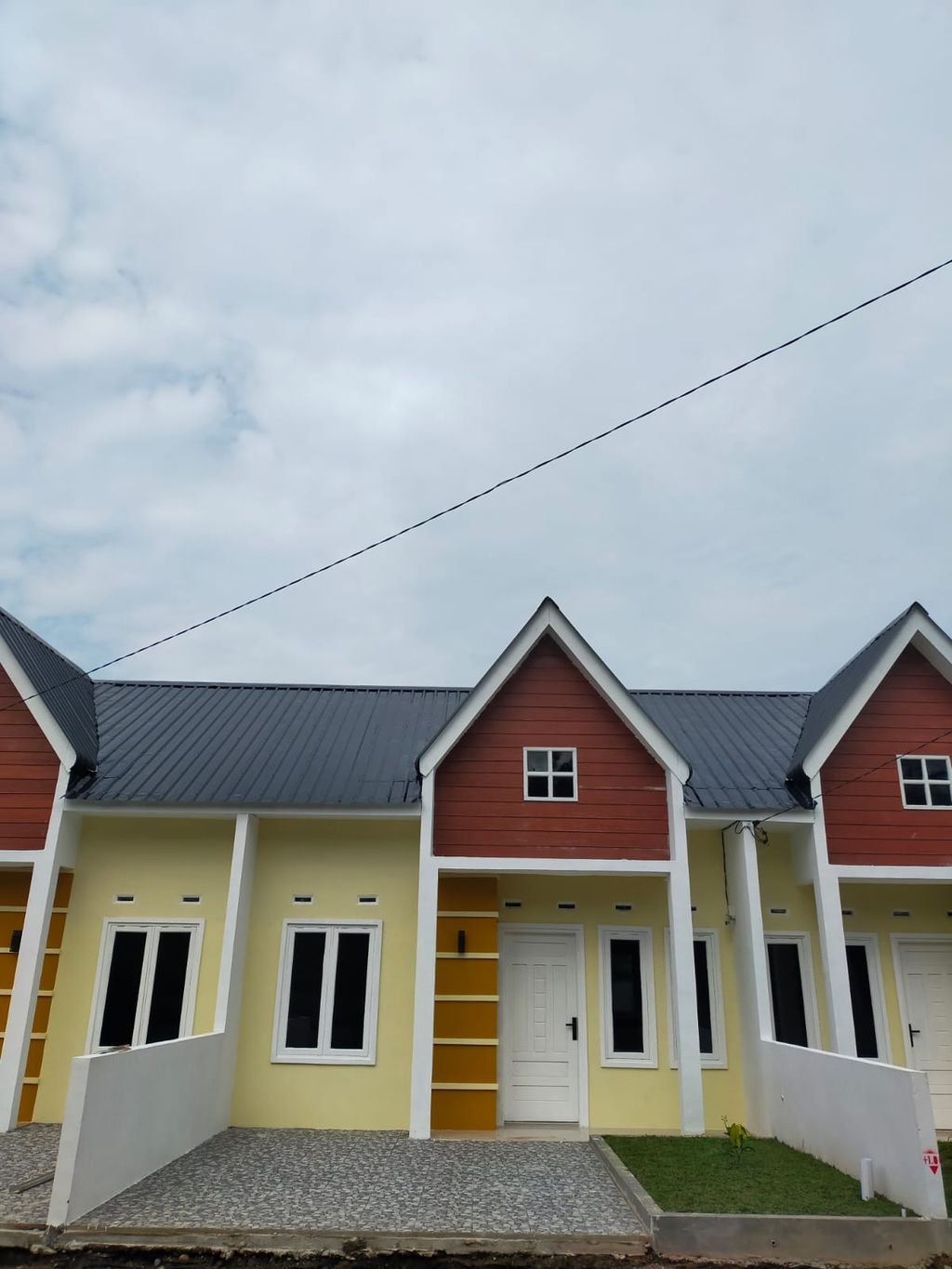 foto tampak rumah tipe 36/78 perumahan De City Residence