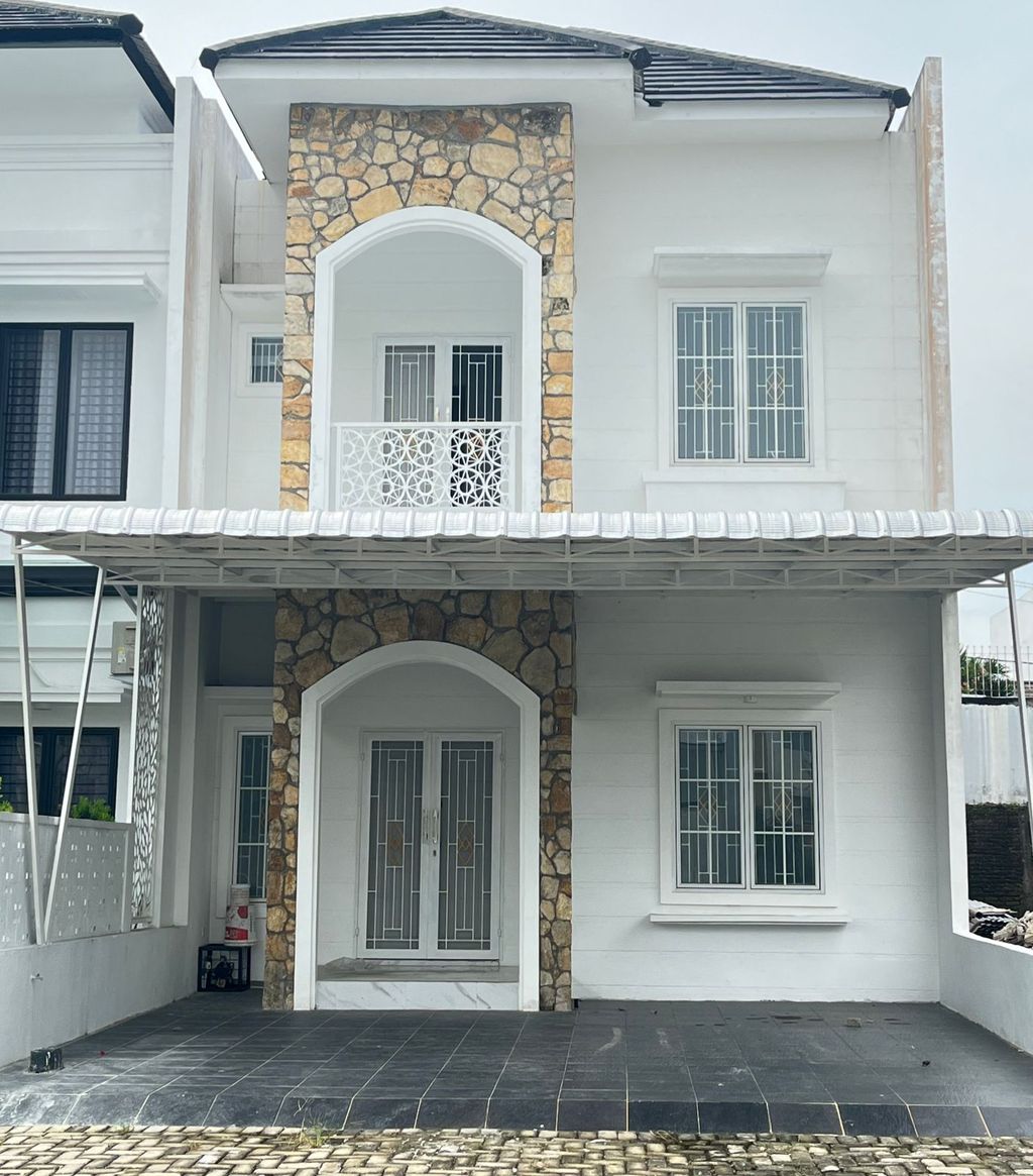 foto tampak rumah tipe Fillicium perumahan Taman Asoka Asri Cluster Delonix