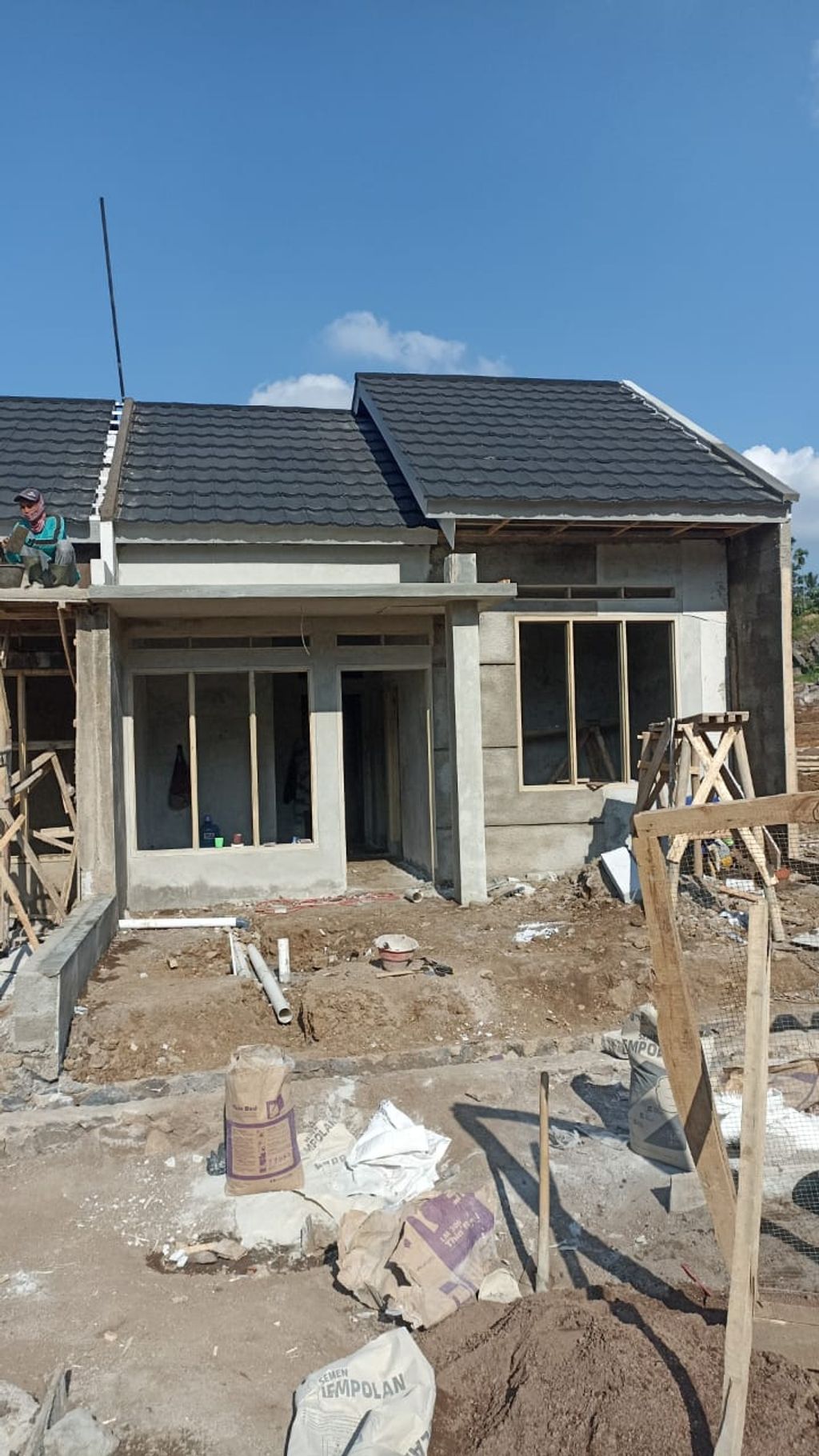 foto tampak rumah tipe subsidi 36/60 perumahan Griya Agung Cipamekar
