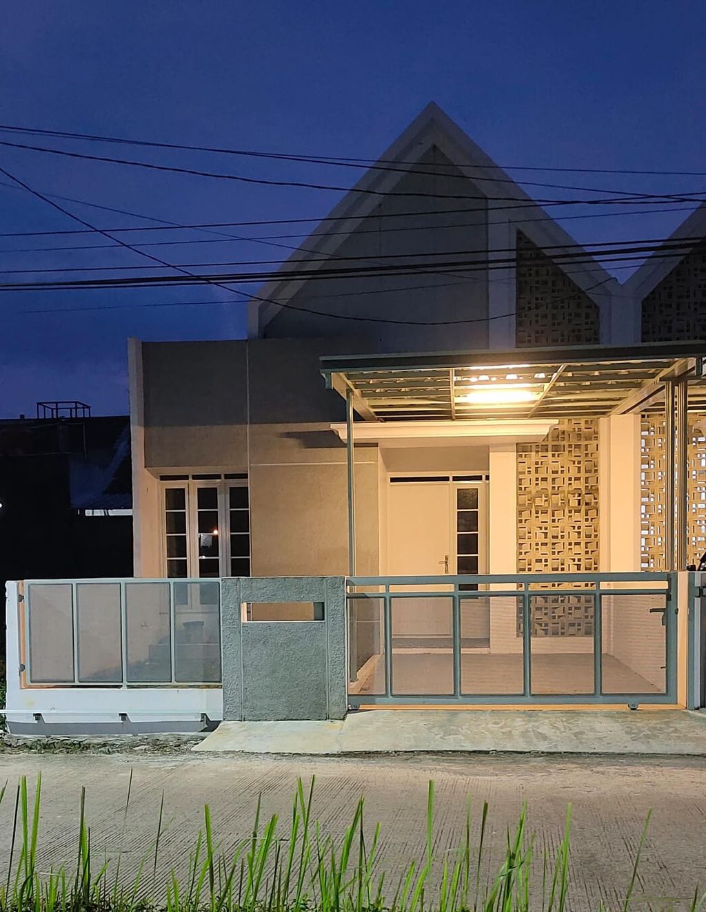 foto tampak rumah tipe SCANDINAVIAN perumahan Bumi Panyawangan Cluster Rasamala dan Campaka