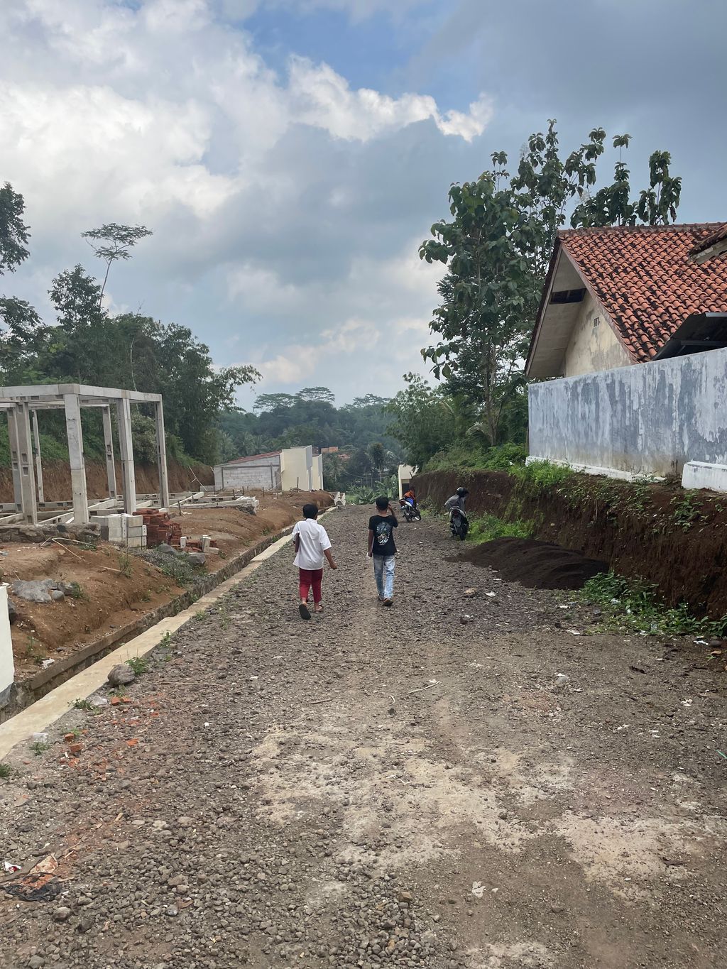 foto posisi tengah perumahan D'VILLAGE RESIDENCE TAMANSARI
