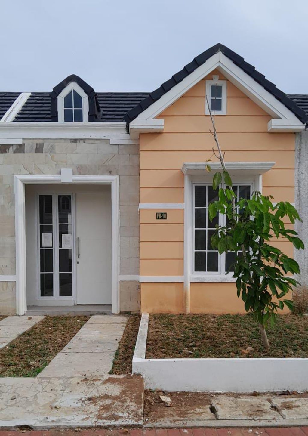 foto tampak rumah tipe 36/79 perumahan BRITANIA BEKASI (TAHAP 2)