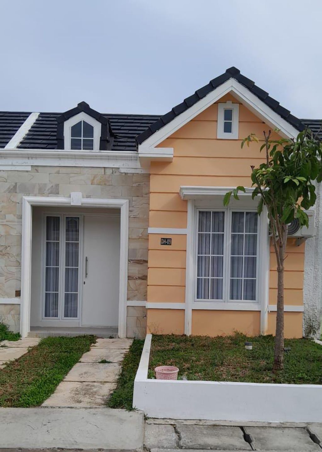 foto tampak rumah tipe 36/89 perumahan BRITANIA BEKASI (TAHAP 2)