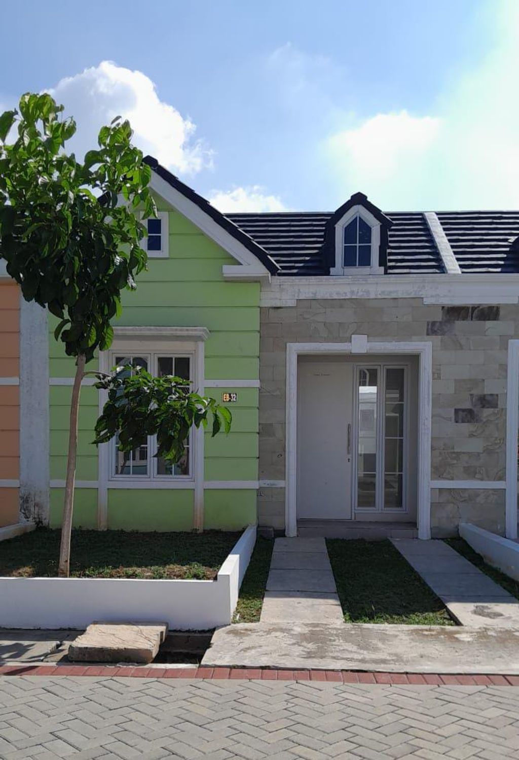 foto tampak rumah tipe 36/93 perumahan BRITANIA BEKASI (TAHAP 2)