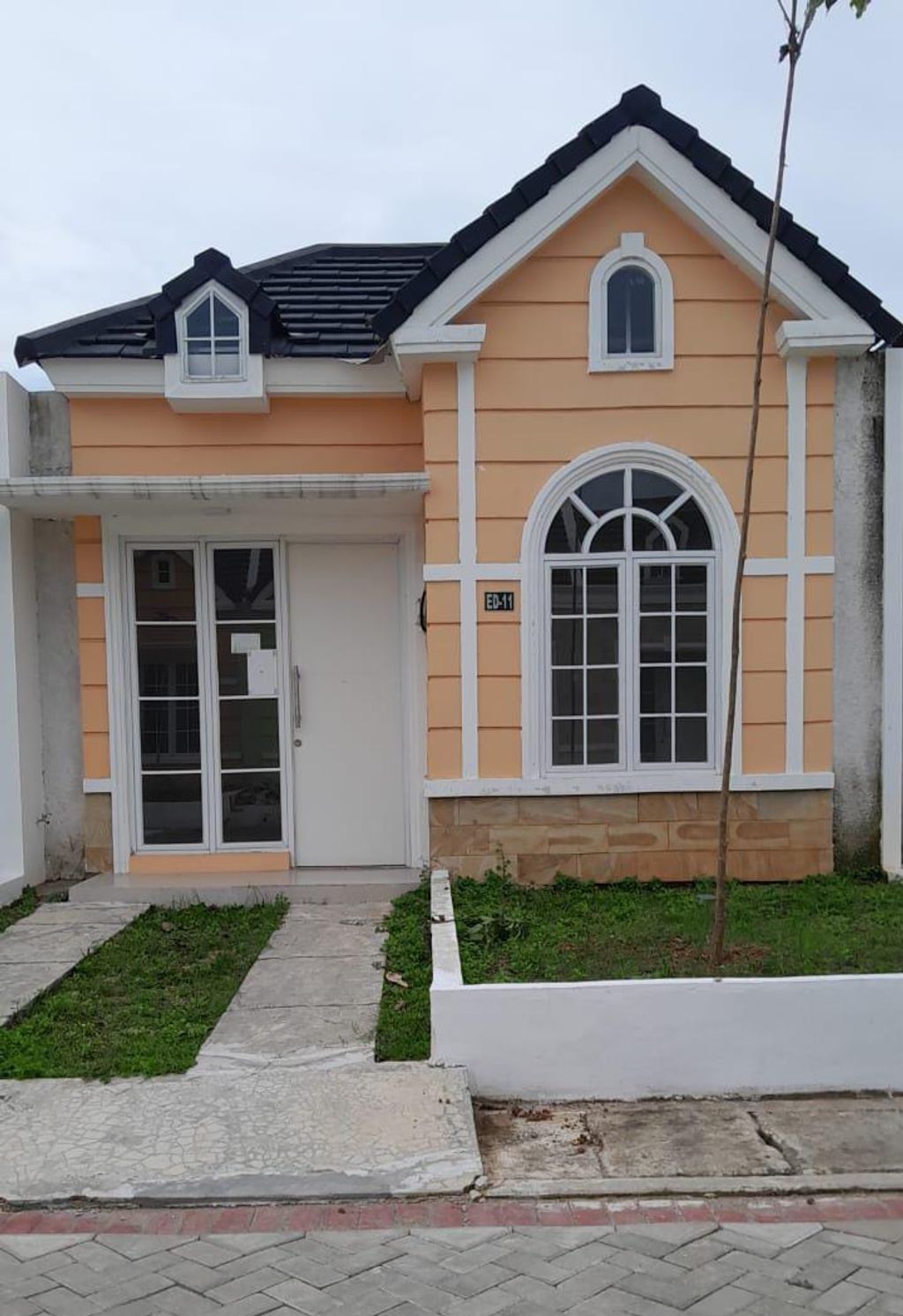 foto tampak rumah tipe 42/82 perumahan BRITANIA BEKASI (TAHAP 2)
