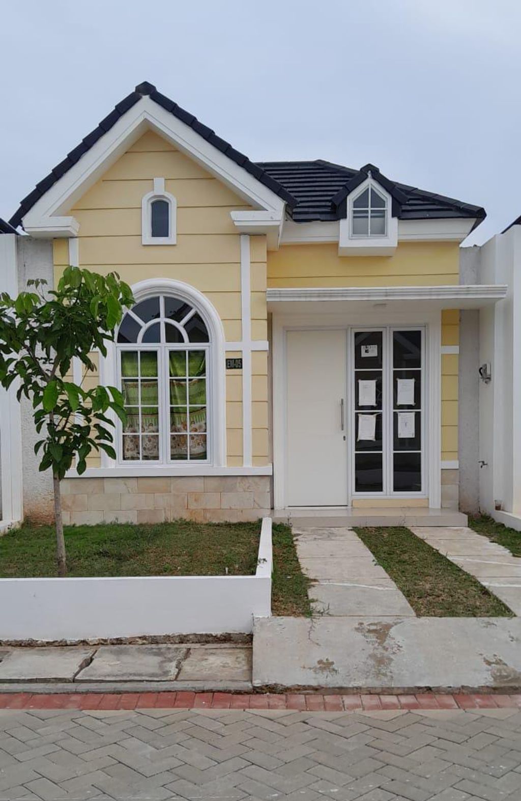 foto tampak rumah tipe 42/86 perumahan BRITANIA BEKASI (TAHAP 2)