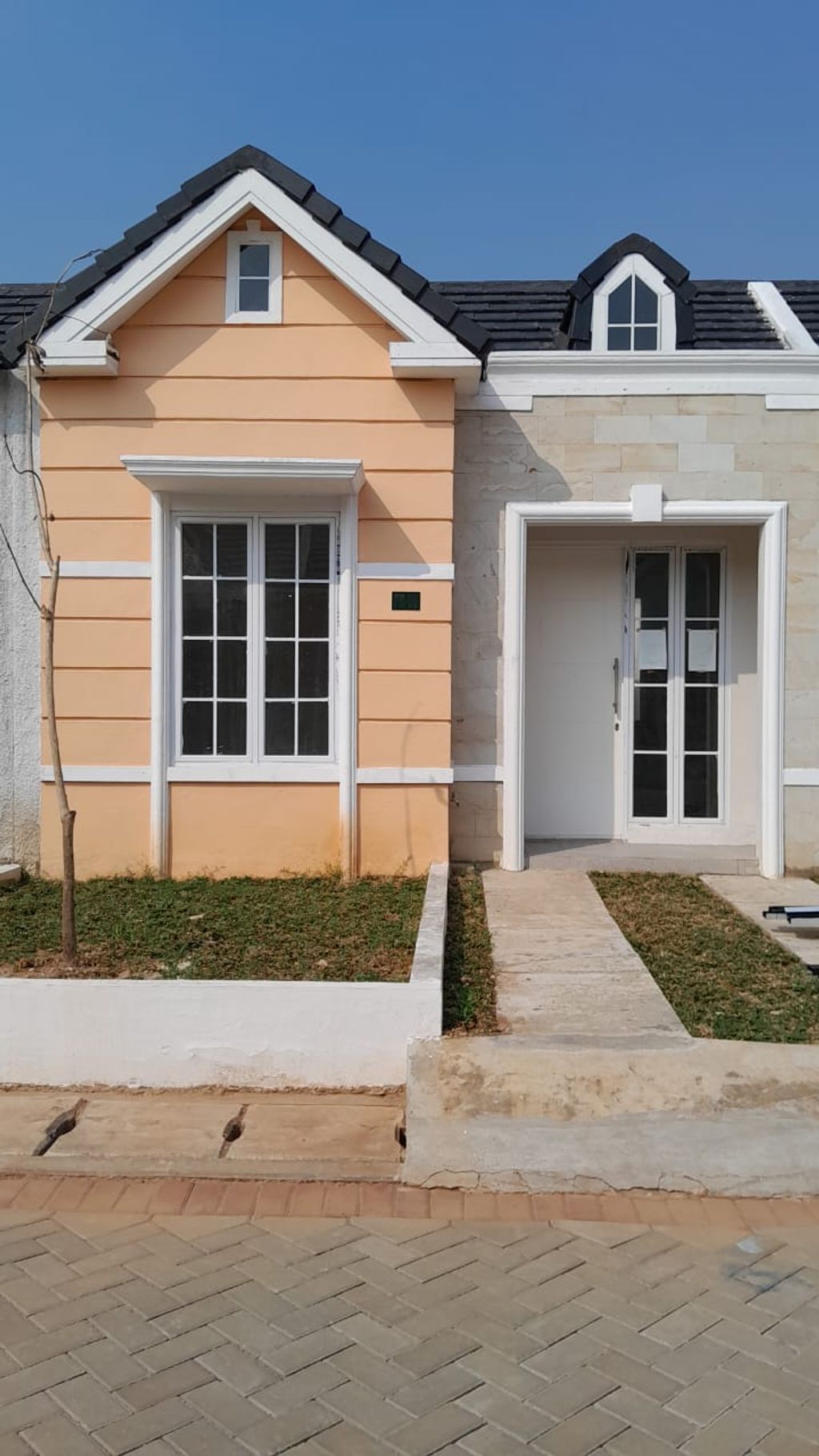 foto tampak rumah tipe 36/72 perumahan BRITANIA BEKASI (TAHAP 2)