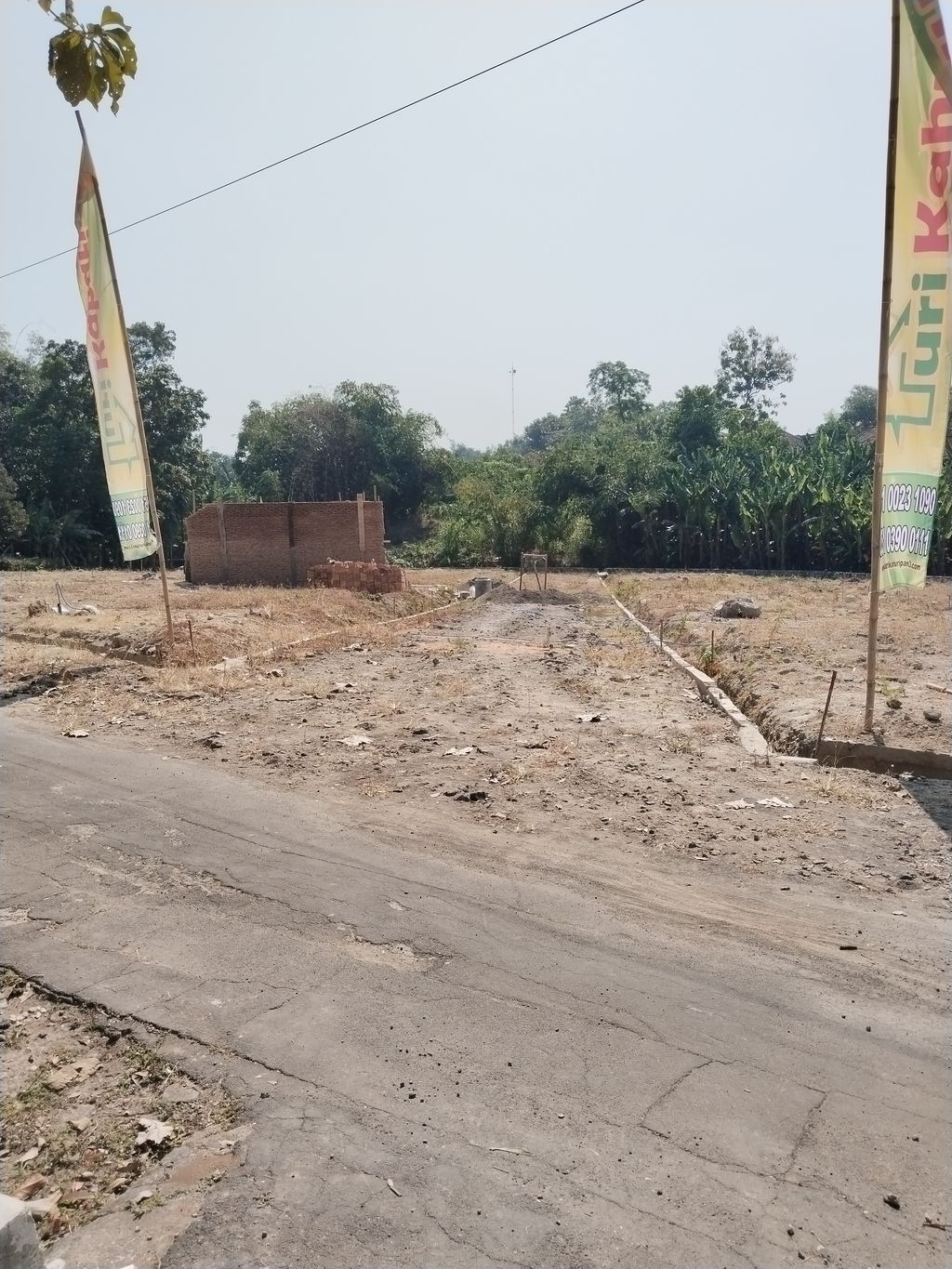foto gerbang perumahan PERUMAHAN PURI KAHURIPAN BEJEN