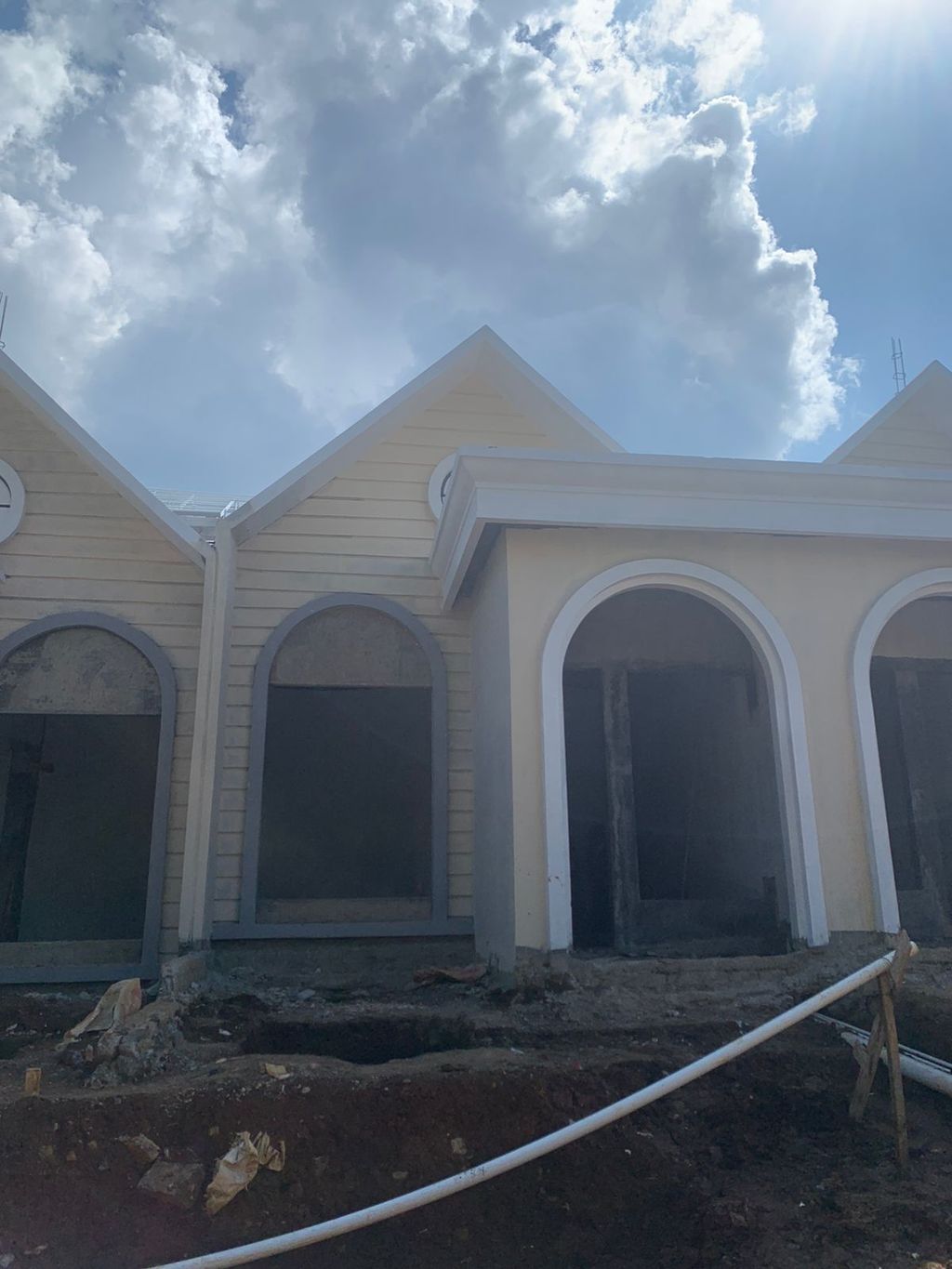 foto tampak rumah tipe 30 1 Lantai Kontur 1.5m perumahan G-Land Padalarang Valley