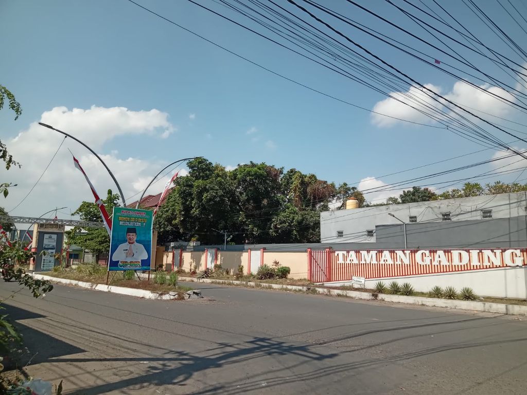 foto gerbang perumahan Perumahan Taman Gading Jember