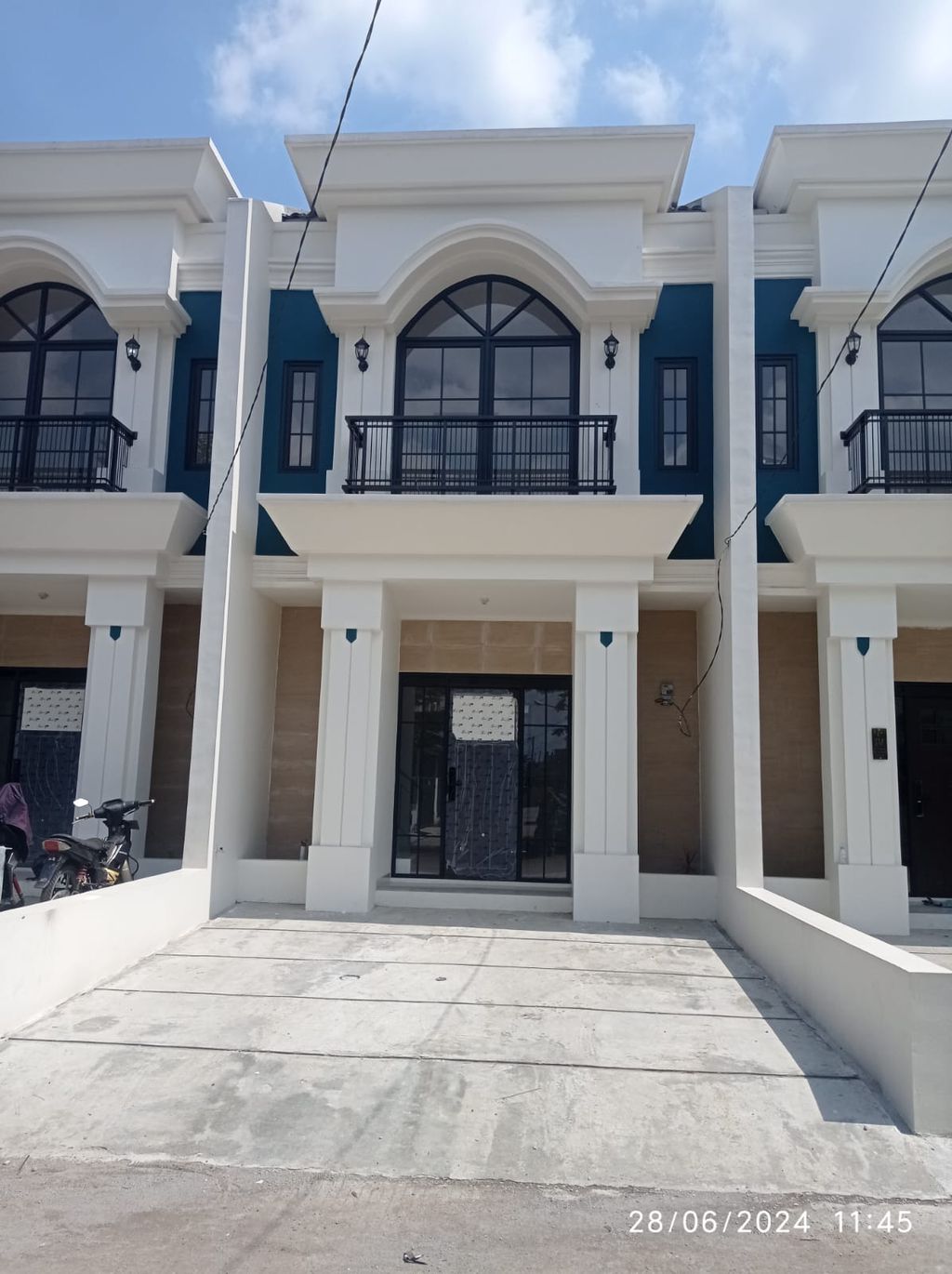 foto tampak rumah tipe 60 2 lantai Compact Classic HC (3KT) (652) perumahan G-Land Padalarang Valley