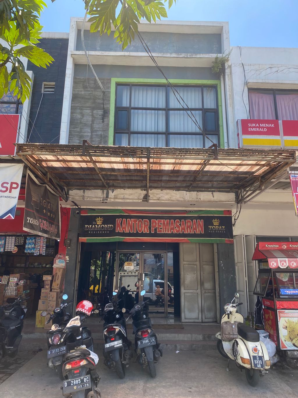 foto tampak rumah tipe RUKO perumahan THE EMERALD RESIDENCE