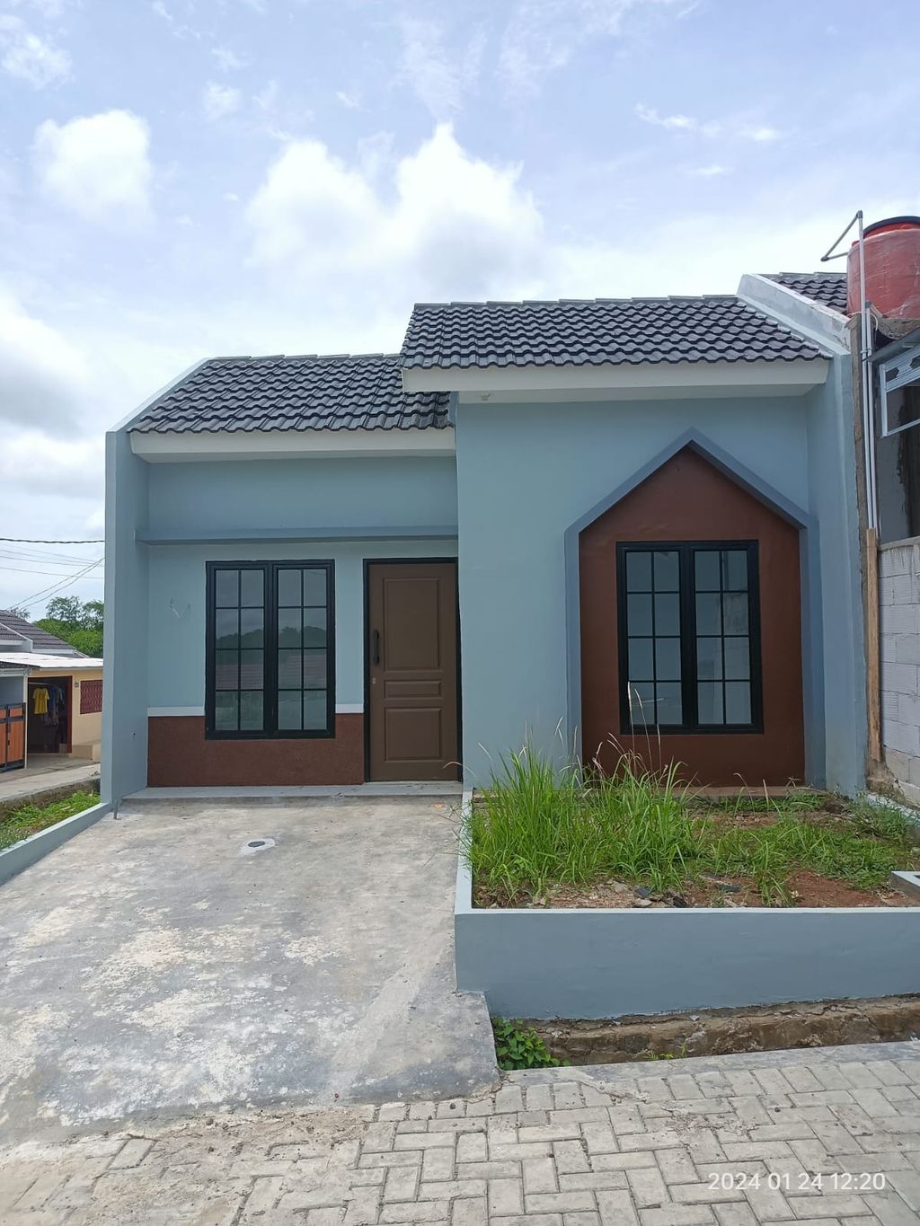 foto tampak rumah tipe LAVENDER PLUS 80 perumahan DAEVA PERMAI
