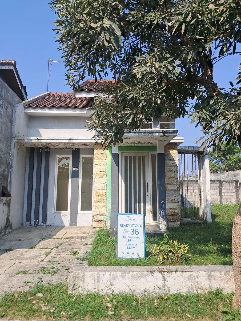foto tampak rumah tipe INAYA perumahan PERUMAHAN SULFAT BLOSSOM / ARZETI