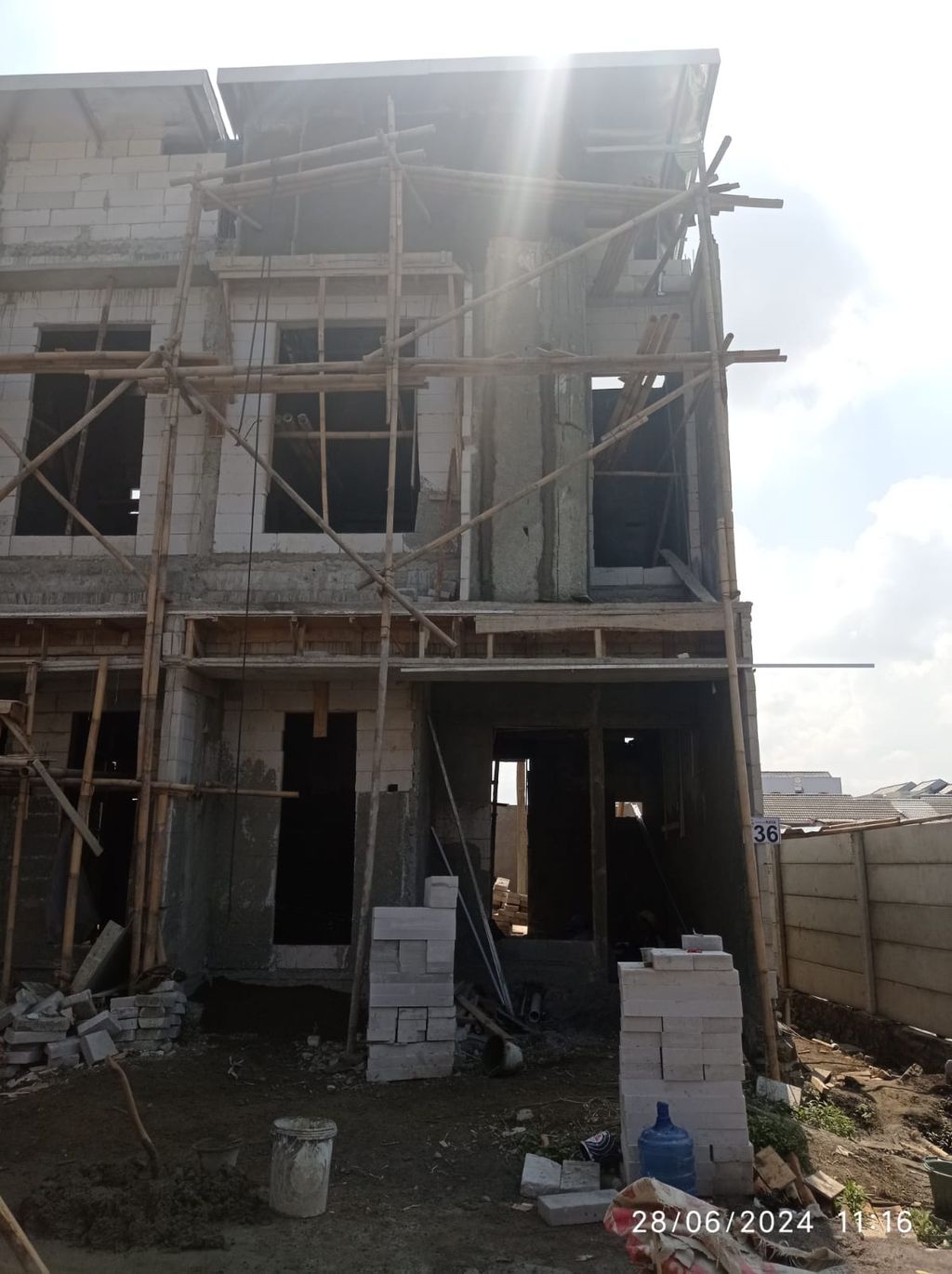 foto tampak rumah tipe 43 Compact High Ceiling (3KT) (543) perumahan G-Land Ciwastra Park 2