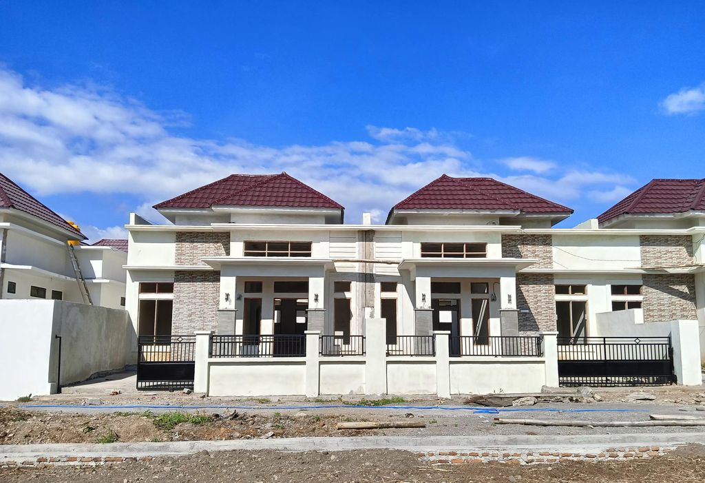 foto tampak rumah tipe 54/120 perumahan Obor Mas Residence