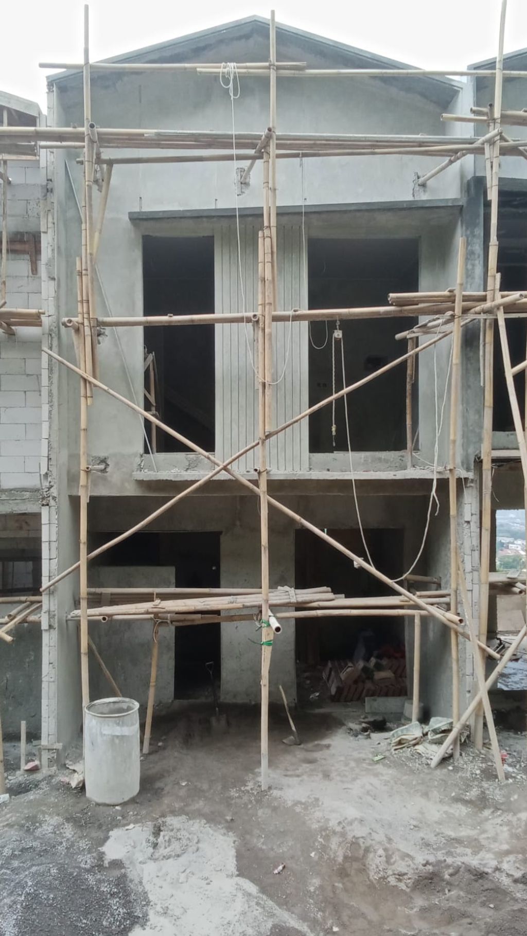 foto tampak rumah tipe 38 Cozy Level Minimalis (2 KT) (442) perumahan G-Land Harmony Hills