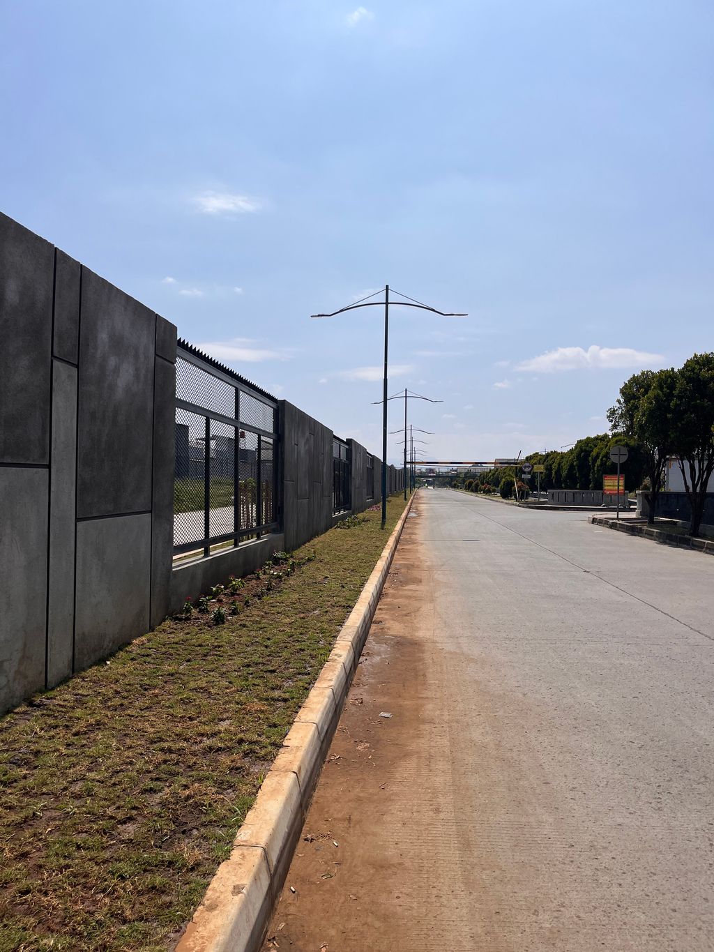 foto posisi tengah perumahan TAMAN KOPO INDAH V BLOSSOMVILLE