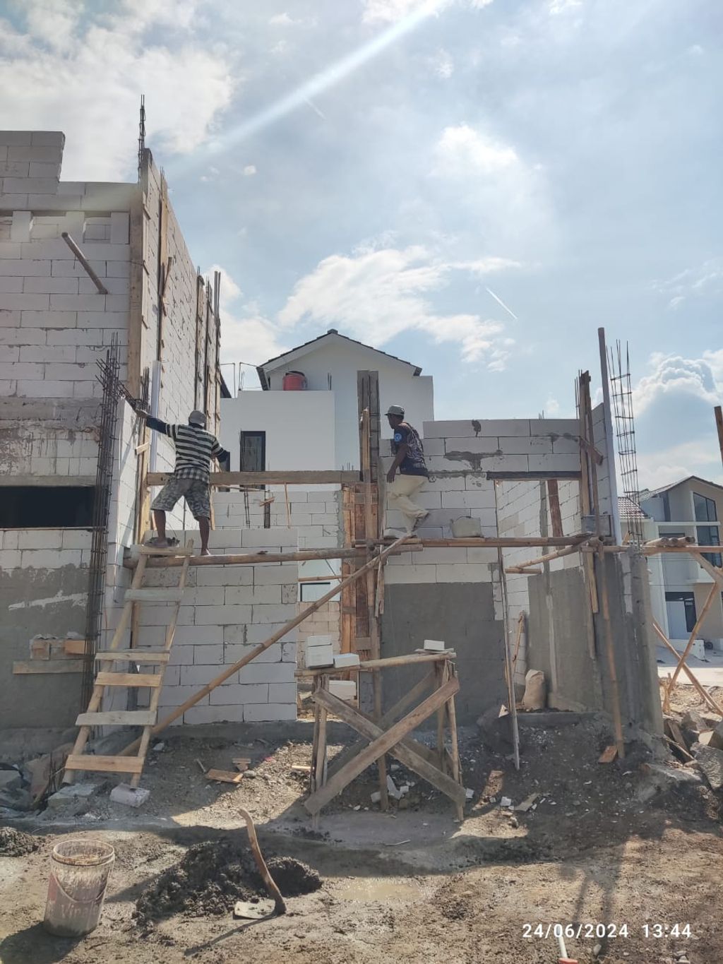foto tampak rumah tipe 50 Compact (3 Kamar) High Ceiling (482) perumahan G-Land Katapang Residence 1