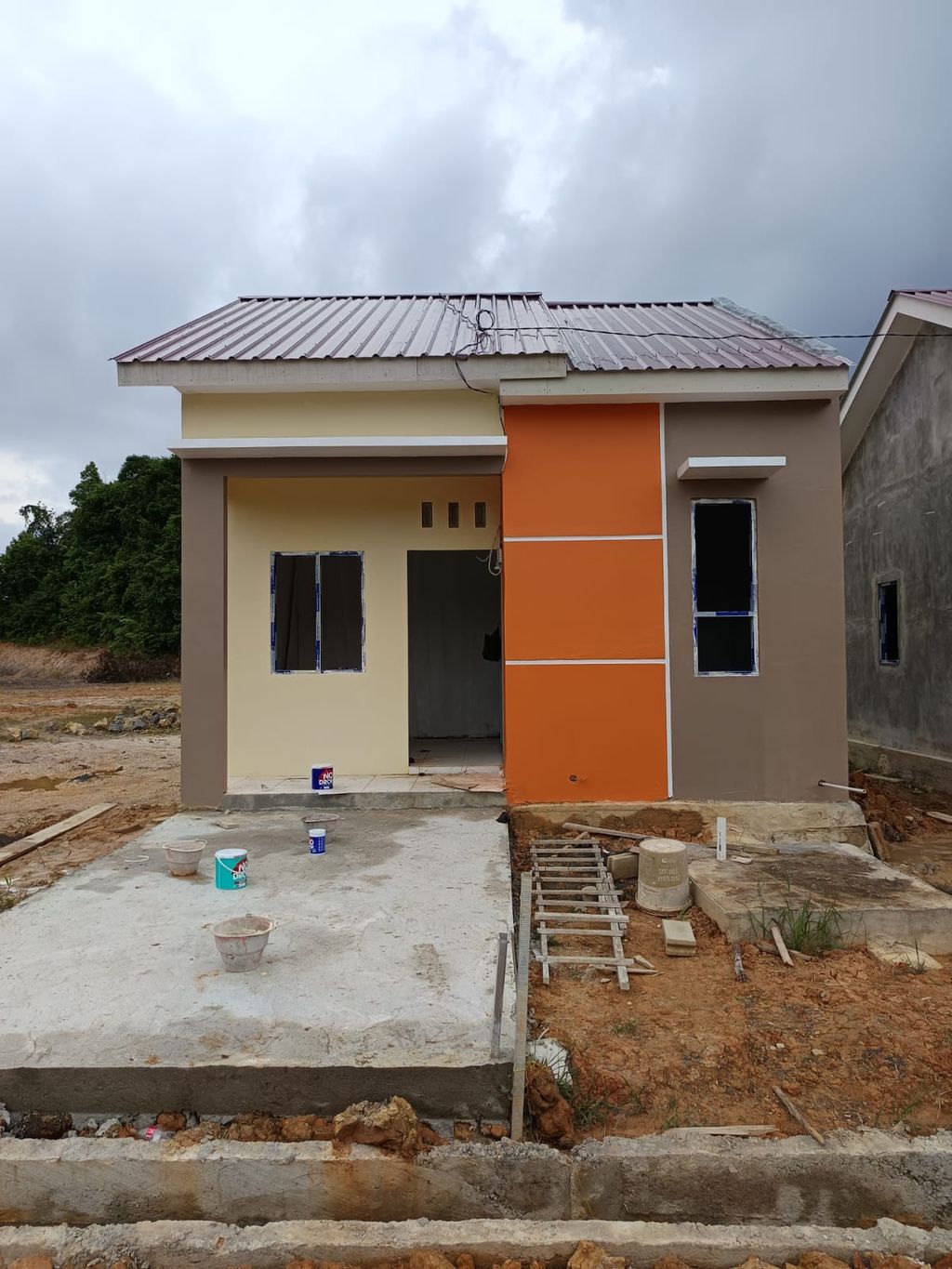 foto tampak rumah tipe 36/119 perumahan KAIROS RESIDENCE