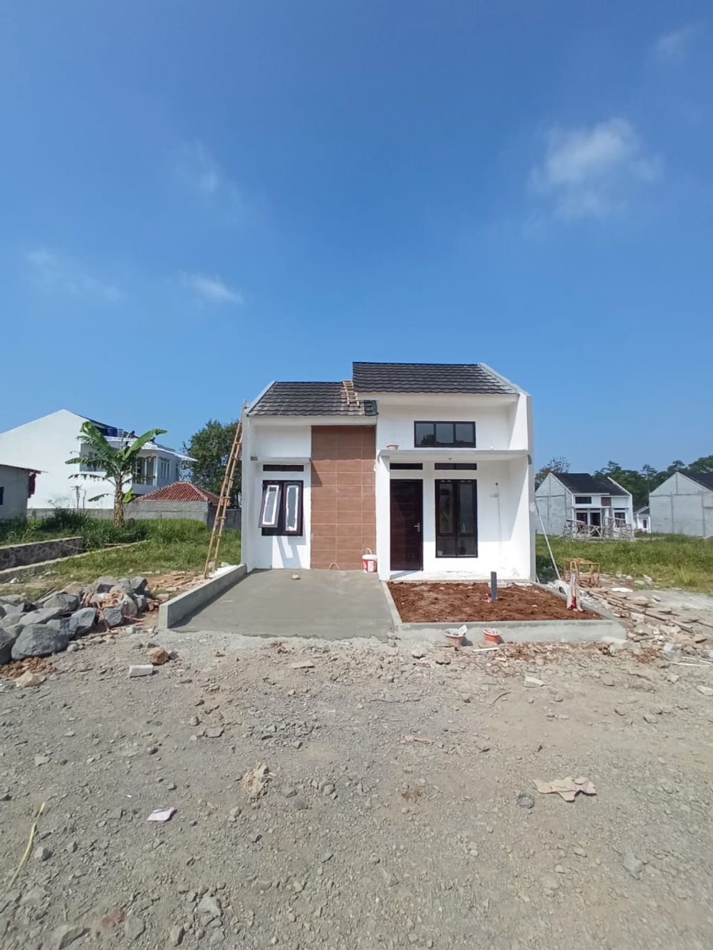 foto tampak rumah tipe 36/60 perumahan Dianjaya Residence