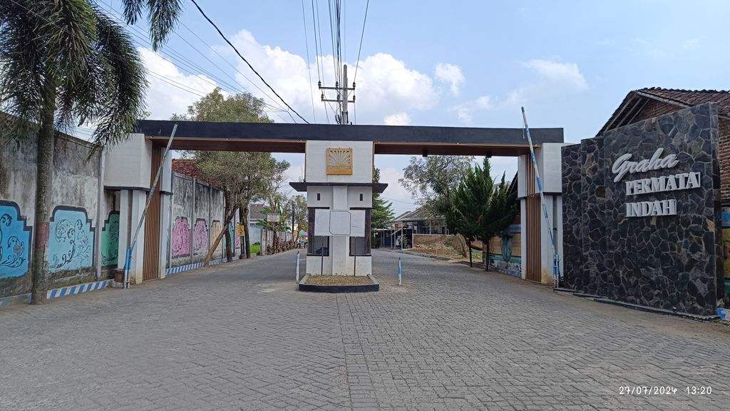 foto gerbang perumahan GRAHA PERMATA INDAH 6