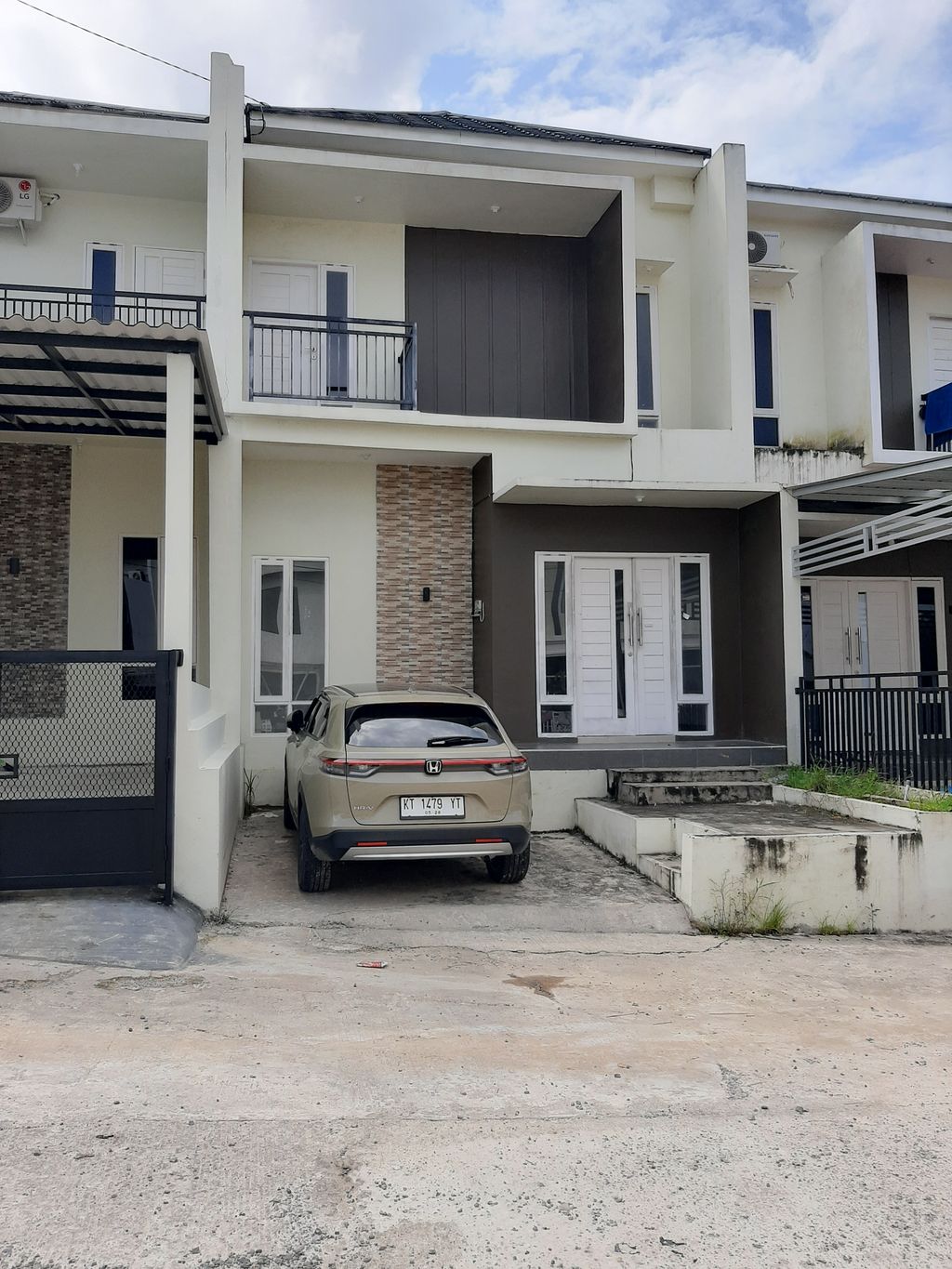 foto contoh rumah perumahan Green Village