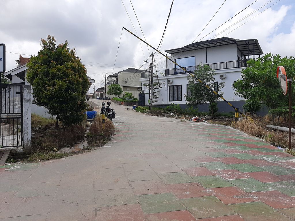 foto gerbang perumahan Green Village