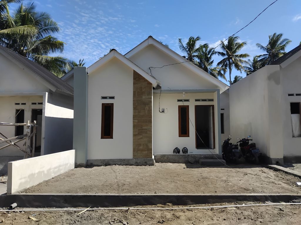 foto tampak rumah tipe 30/80 perumahan DBS Residence