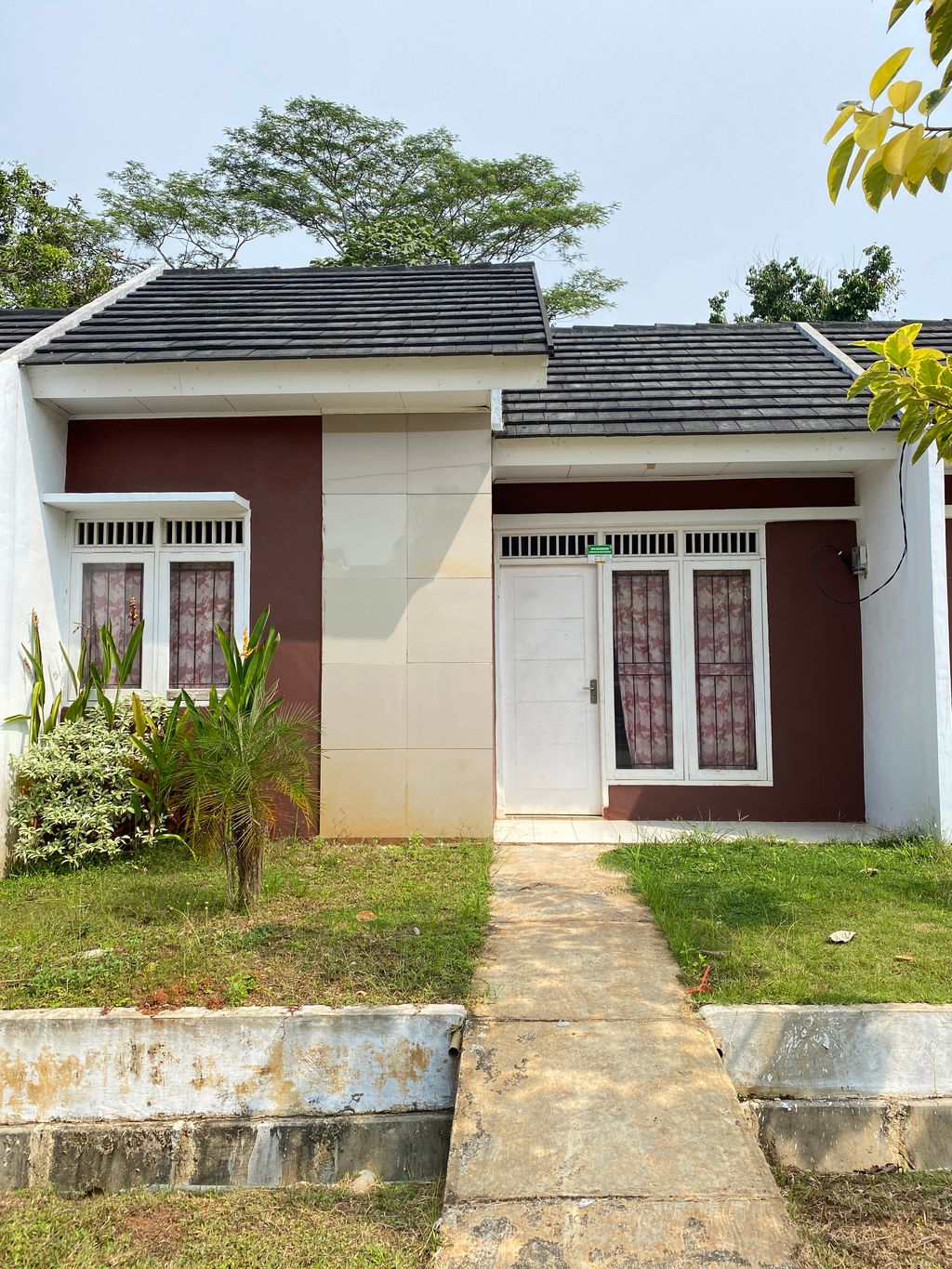 foto tampak rumah tipe 22/90 A perumahan Grand Tamansari 3 Residence