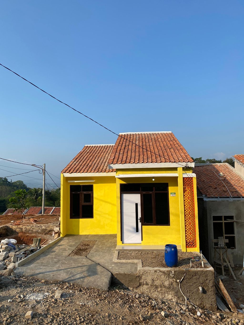foto tampak rumah tipe 33/60 perumahan V RESIDENCE