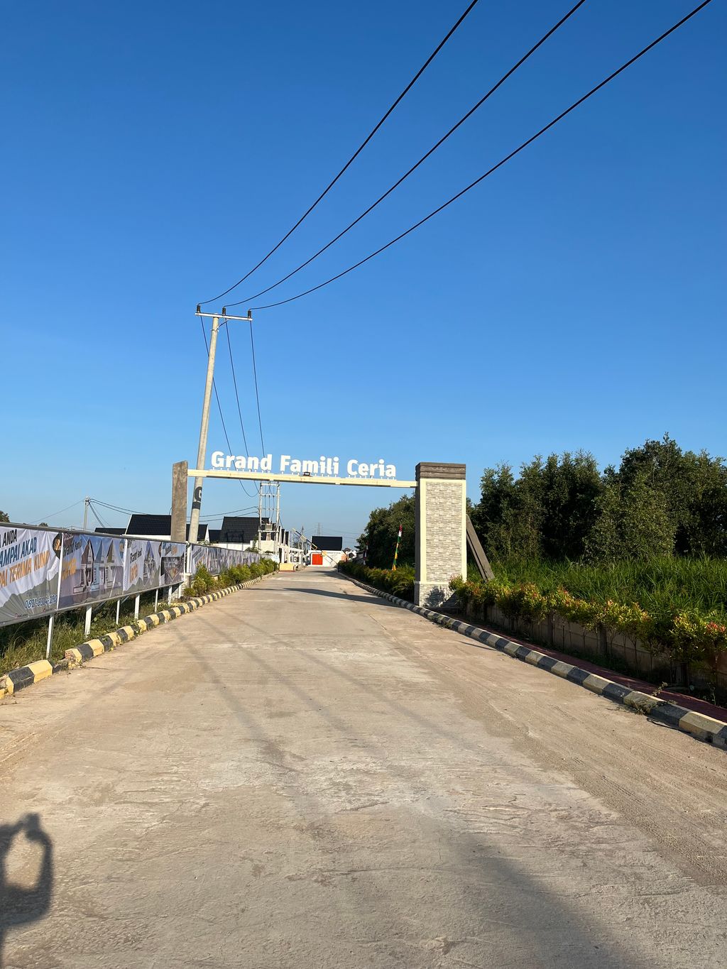 foto gerbang perumahan PERUMAHAN GRAND FAMILI CERIA 1F