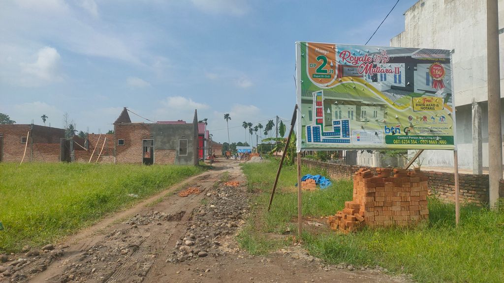 foto gerbang perumahan ROYALE MUTIARA II
