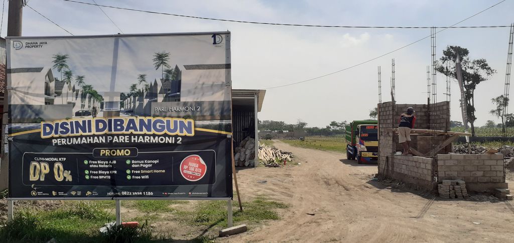 foto gerbang perumahan Pare Harmoni 2