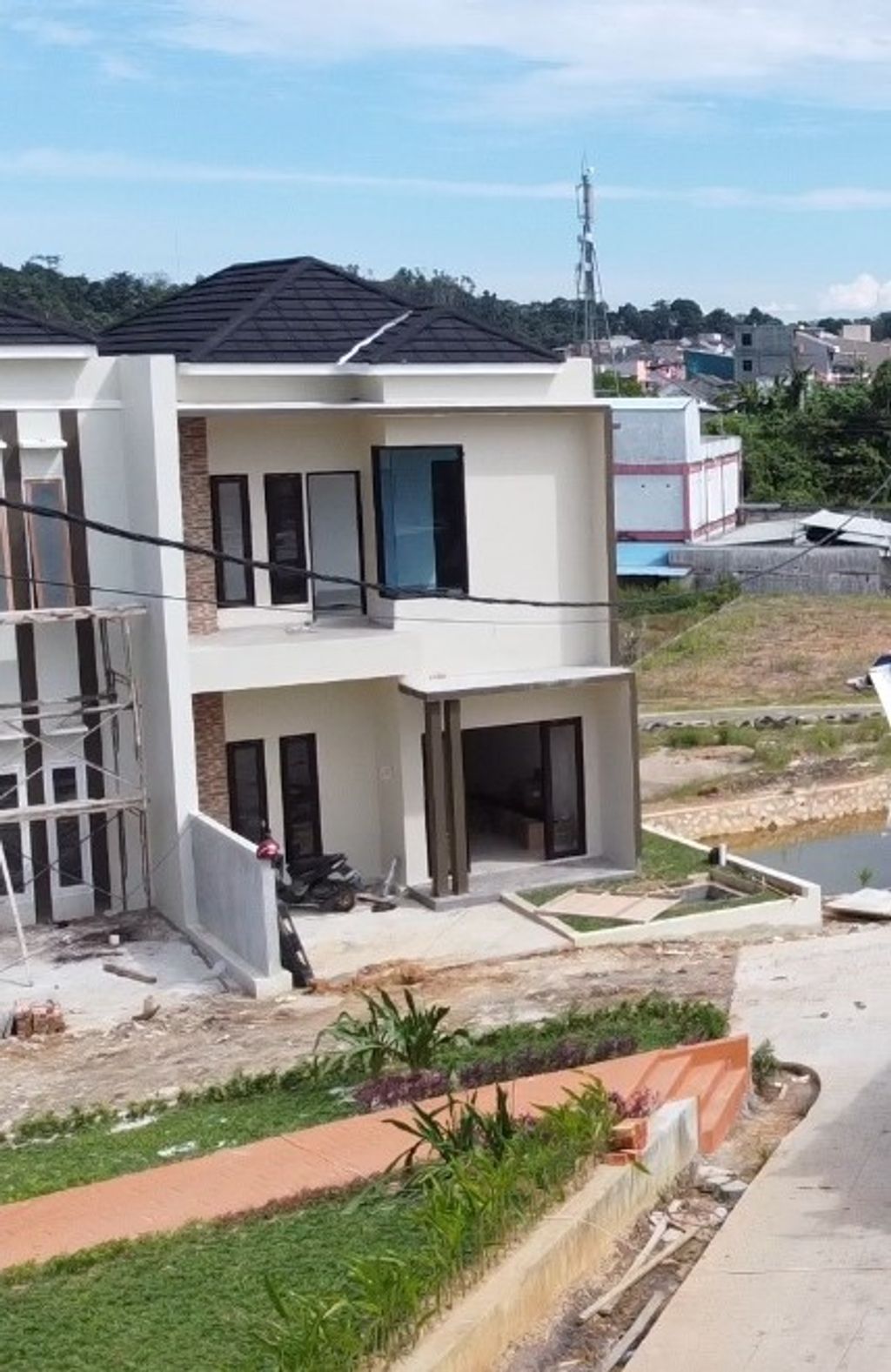 foto tampak rumah tipe 120 perumahan Green Village