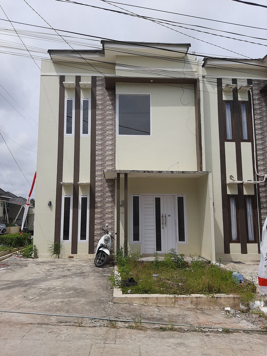 foto tampak rumah tipe 109 perumahan Green Village