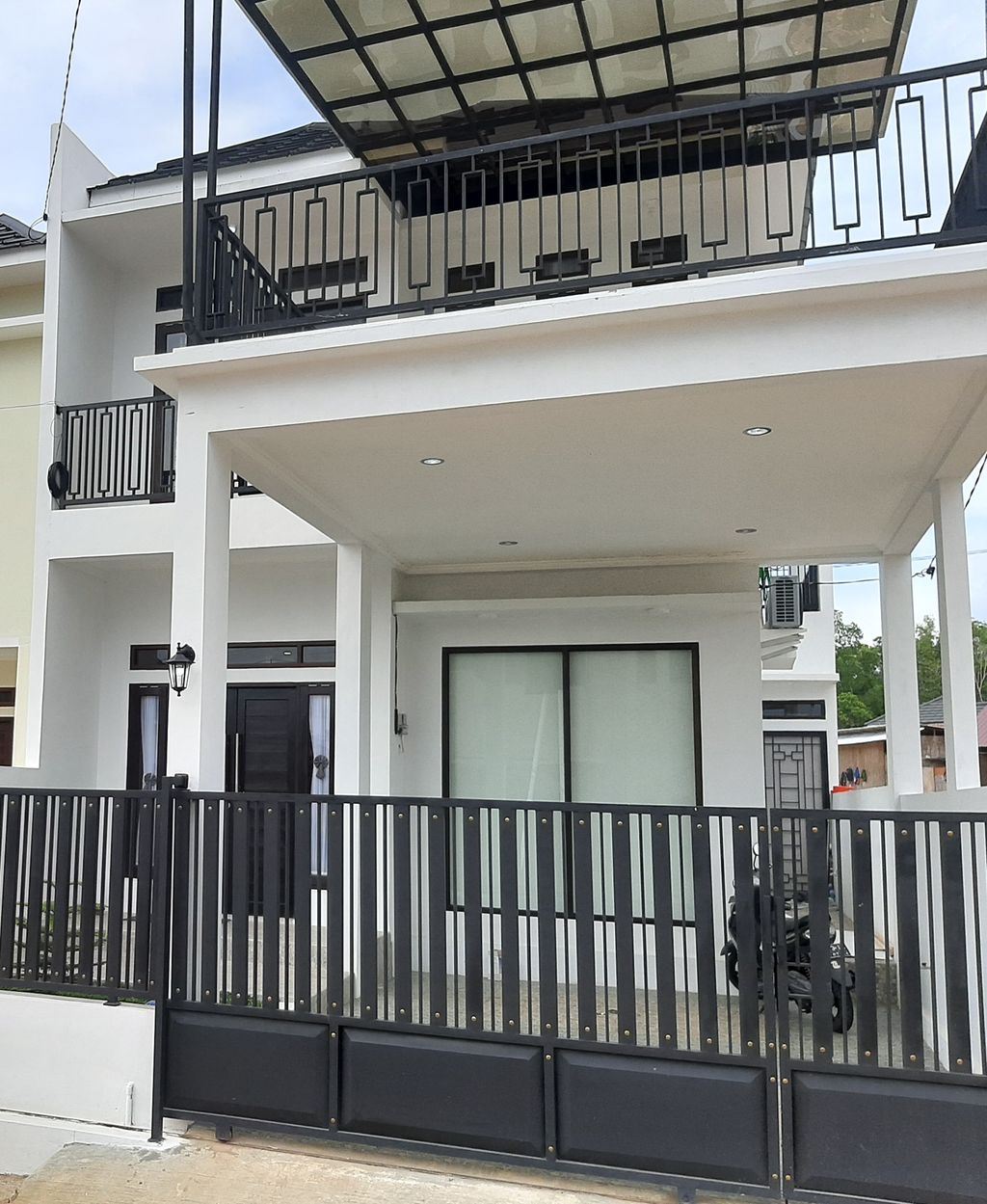 foto tampak rumah tipe 91 CUSTOM perumahan Green Village