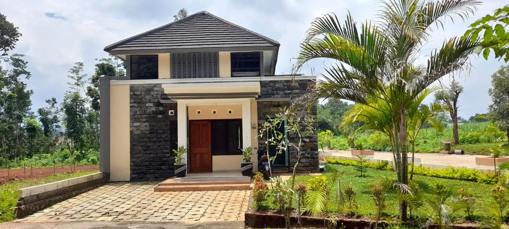 foto tampak rumah tipe Mandura perumahan GREEN WANASRI MIJEN