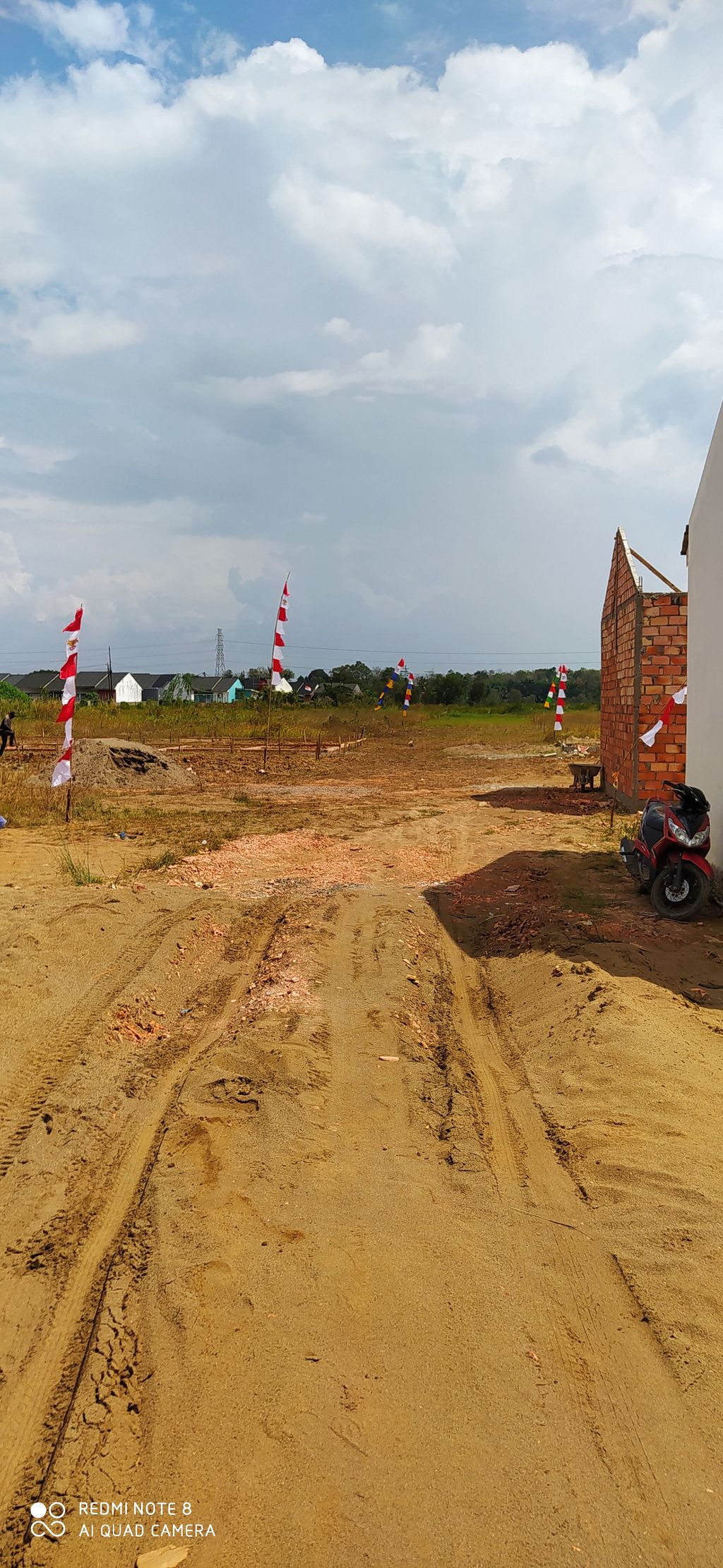 foto gerbang perumahan pinang jaya residence