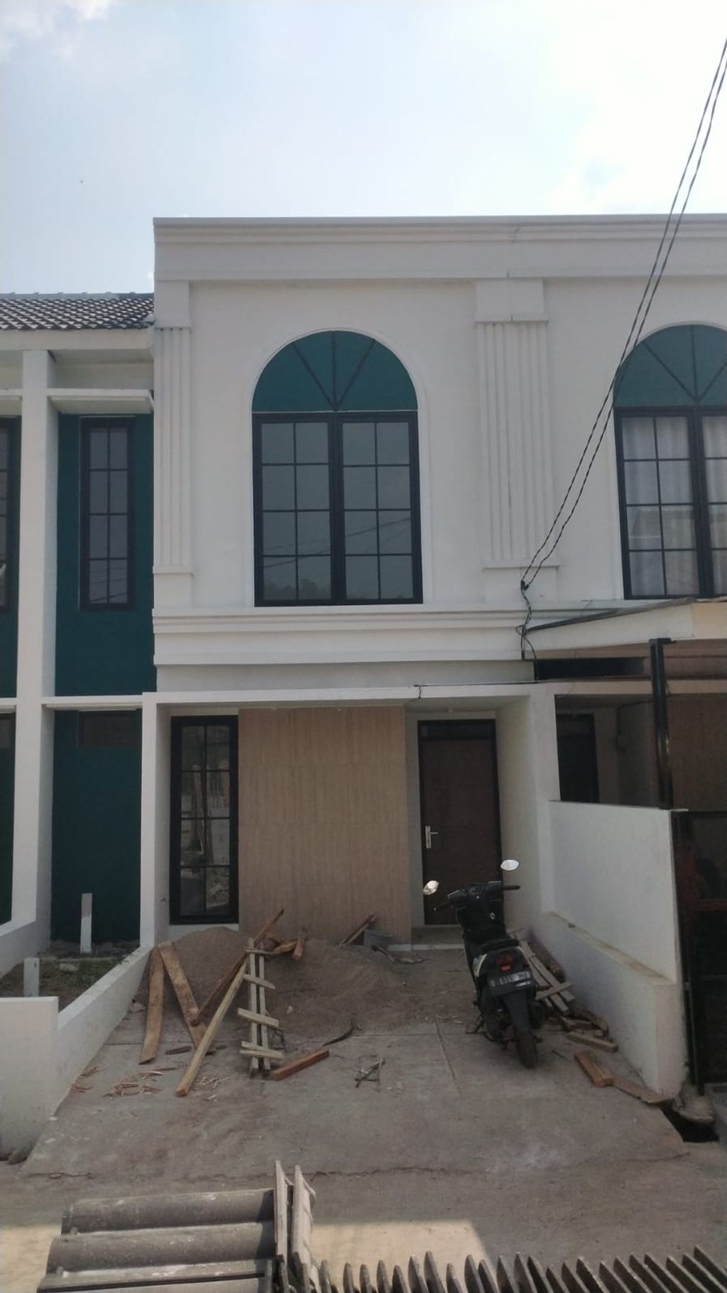 foto tampak rumah tipe 45 Mezanin (3 kamar) (400) perumahan Griya Pataruman Asri 2