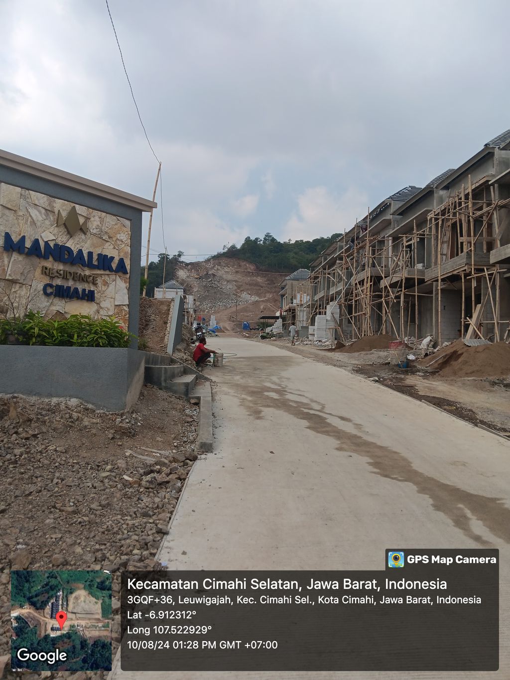 foto posisi tengah perumahan Perumahan griya asri cireundeu