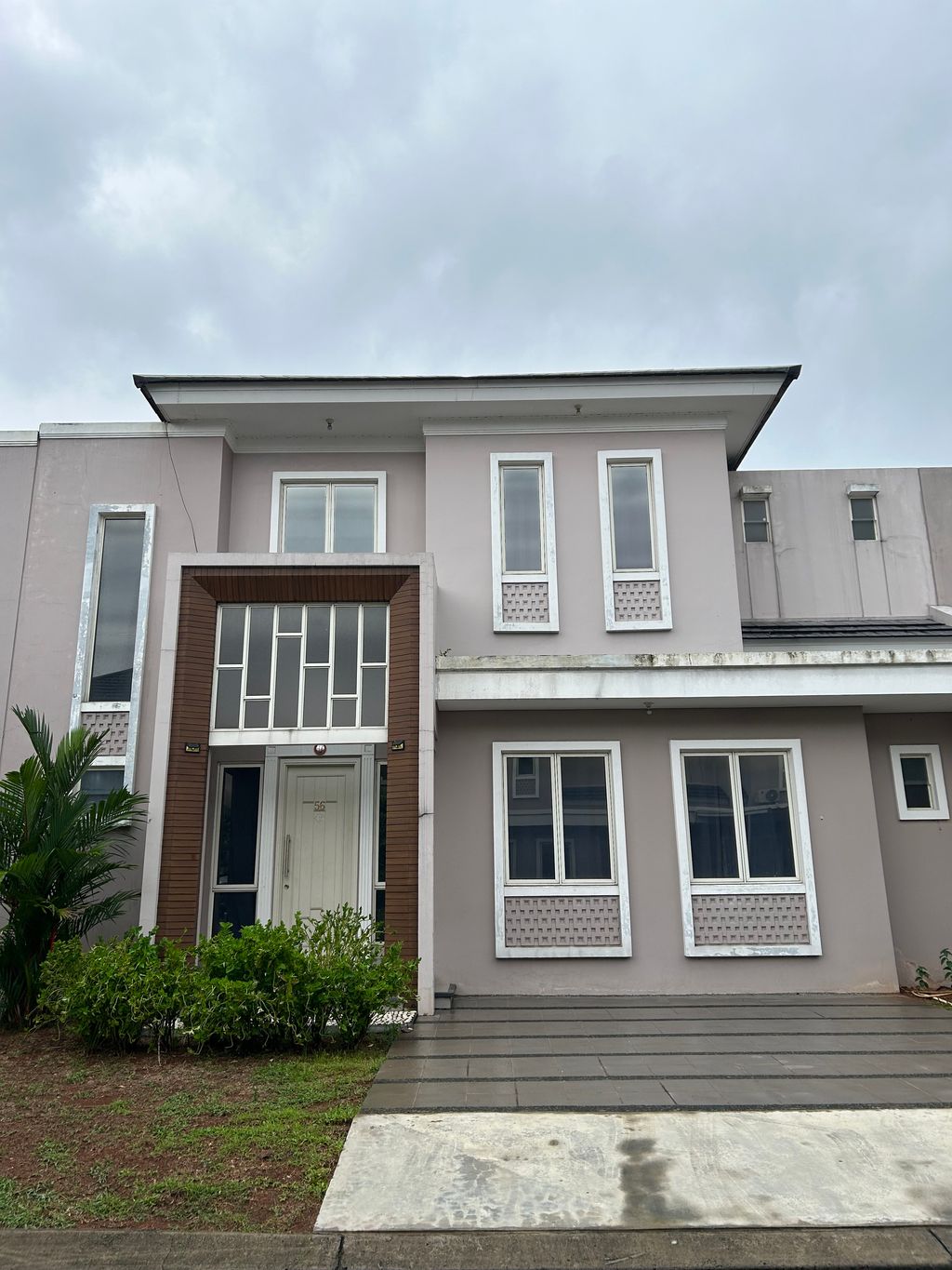 foto tampak rumah tipe CAMELIA perumahan CLUSTER CHIARA, SUVARNA SUTERA