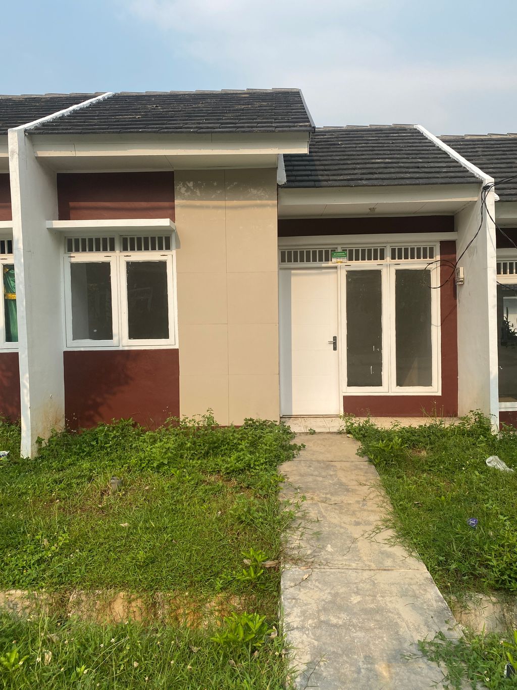foto tampak rumah tipe 22/103 perumahan Grand Tamansari 3 Residence
