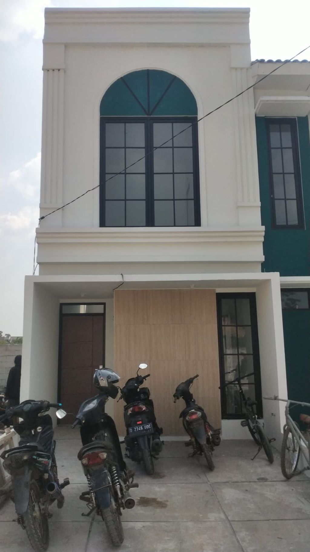 foto tampak rumah tipe 45 Mezanin (3 kamar) (400) perumahan Griya Pataruman Asri 2